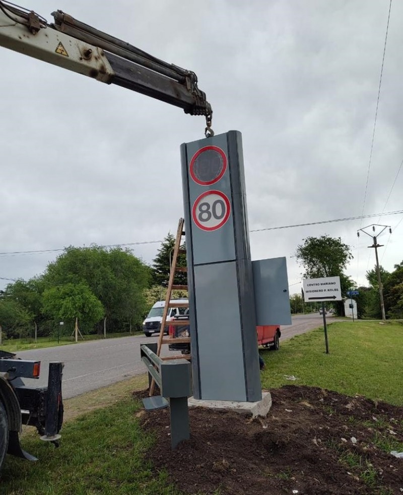 Instalan ttems indicadores de velocidad en autopista Fortabat